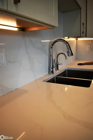 710 Park Avenue Iowa Falls IA 50126