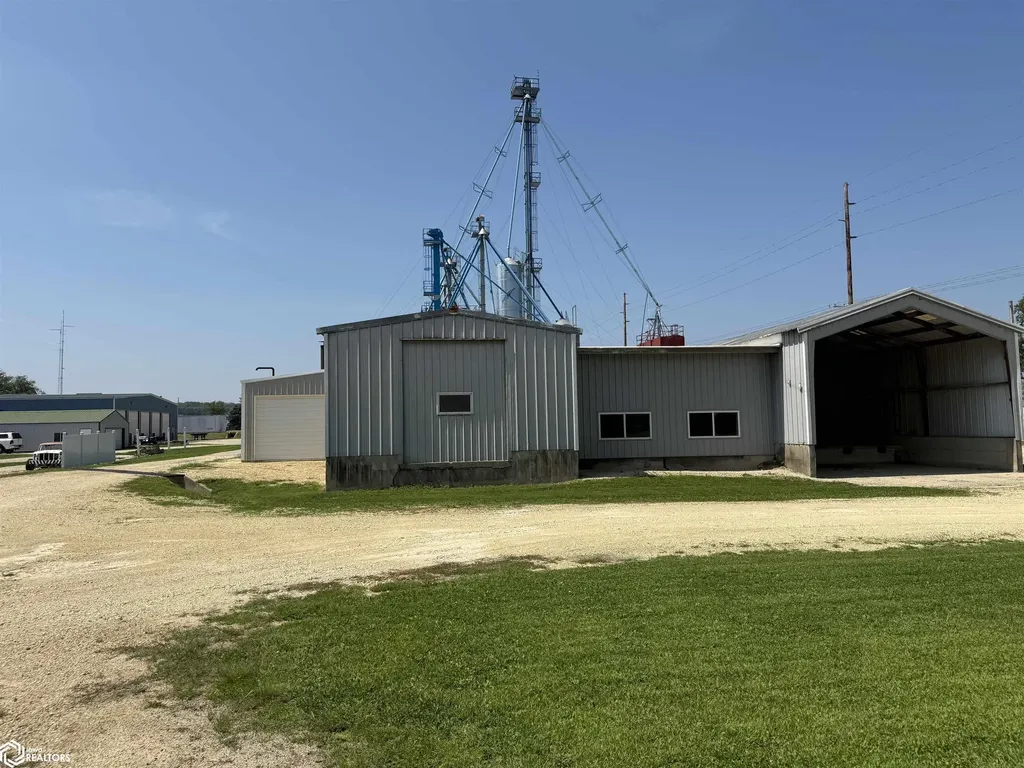 130 E 11th Street Monticello IA 52310