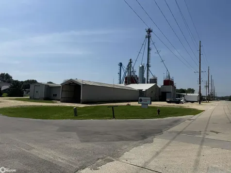 130 E 11th Street Monticello IA 52310