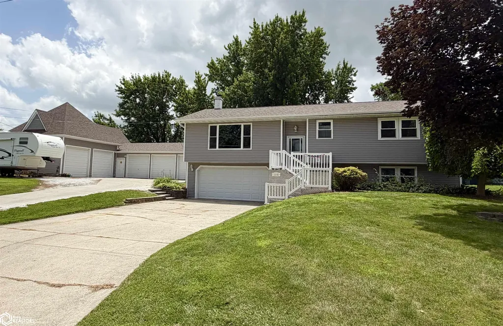 1115 N 9th Avenue E Newton IA 50208