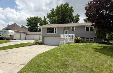 1115 N 9th Avenue E Newton IA 50208