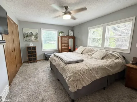 1115 N 9th Avenue E Newton IA 50208