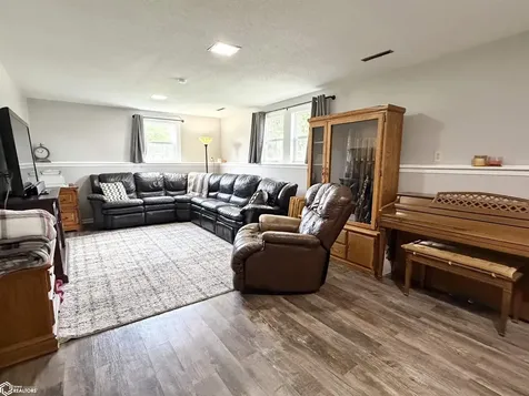 1115 N 9th Avenue E Newton IA 50208