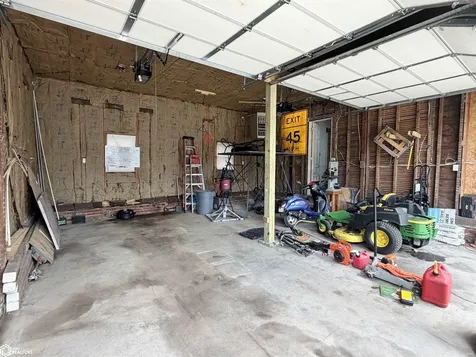 1115 N 9th Avenue E Newton IA 50208