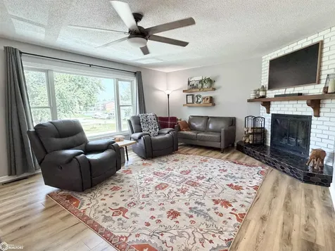 1115 N 9th Avenue E Newton IA 50208
