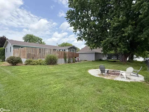 1115 N 9th Avenue E Newton IA 50208