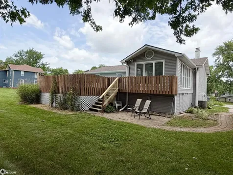 1115 N 9th Avenue E Newton IA 50208