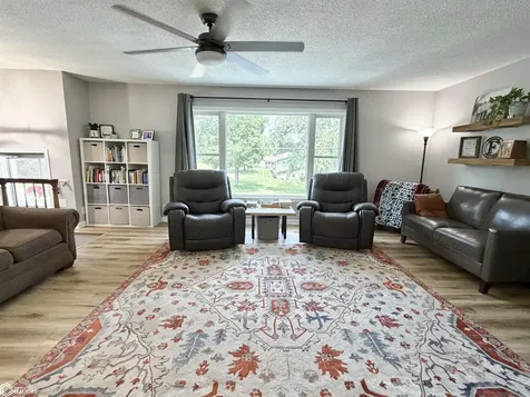 1115 N 9th Avenue E Newton IA 50208