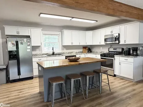 1115 N 9th Avenue E Newton IA 50208