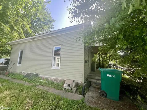 404 W Stone Fairfield IA 52556