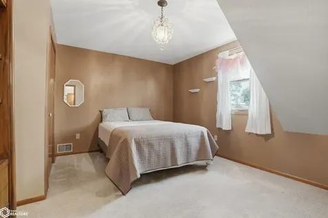 2057 Sunnyside Avenue Burlington IA 52601