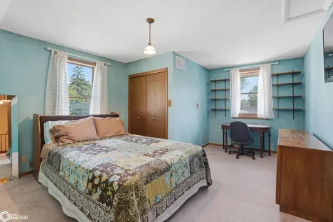 2057 Sunnyside Avenue Burlington IA 52601