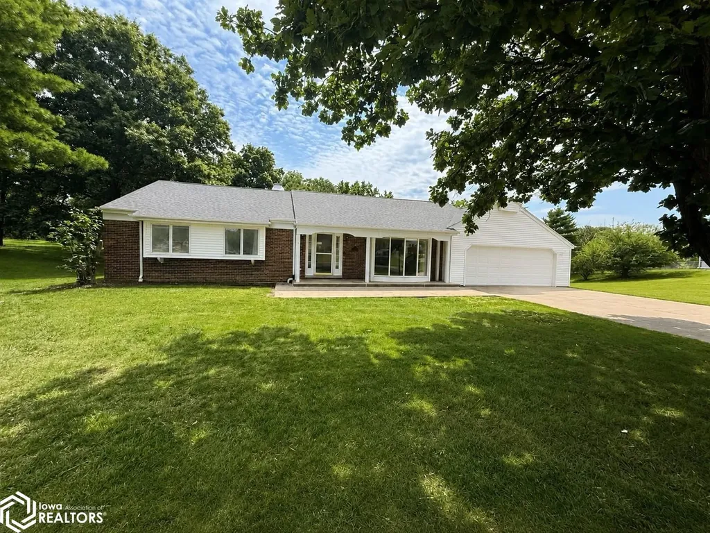 11 Greenbrier Keokuk IA 52632