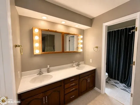11 Greenbrier Keokuk IA 52632