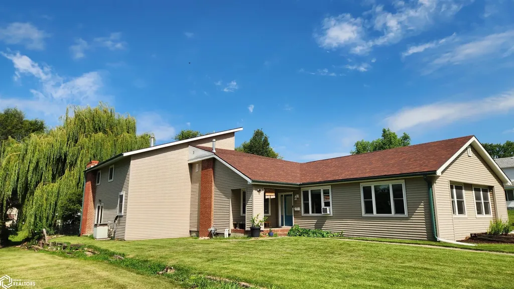 1009 Siegel Street Tama IA 52339