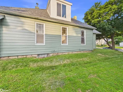 1408 Valley Street Burlington IA 52601