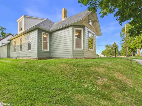 1408 Valley Street Burlington IA 52601