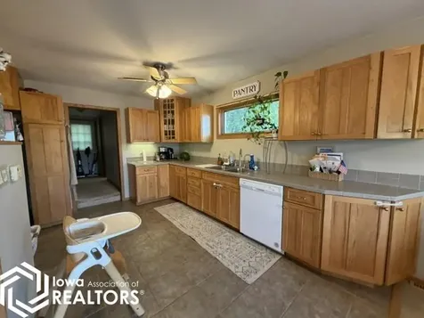 2161 S Lakeshore Drive Brooklyn IA 52211