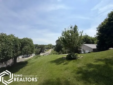 2161 S Lakeshore Drive Brooklyn IA 52211