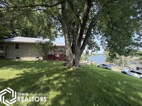 2161 S Lakeshore Drive Brooklyn IA 52211
