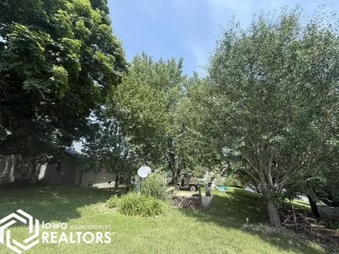 2161 S Lakeshore Drive Brooklyn IA 52211