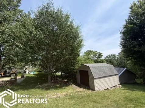 2161 S Lakeshore Drive Brooklyn IA 52211