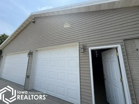 2161 S Lakeshore Drive Brooklyn IA 52211