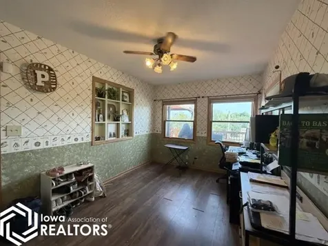 2161 S Lakeshore Drive Brooklyn IA 52211