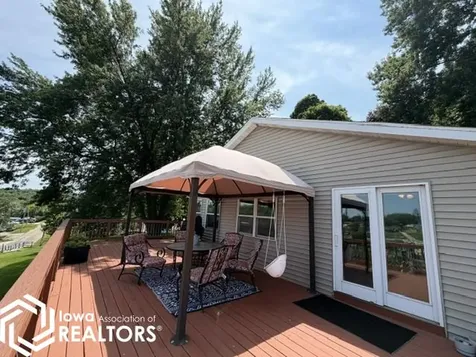 2161 S Lakeshore Drive Brooklyn IA 52211