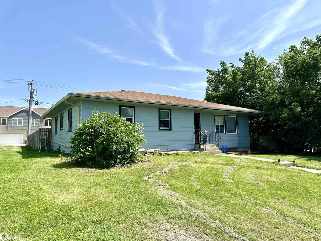 203 E Dallas Street Montezuma IA 50171
