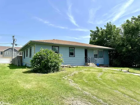 203 E Dallas Street Montezuma IA 50171