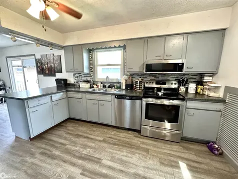 203 E Dallas Street Montezuma IA 50171