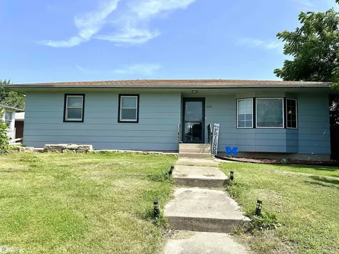203 E Dallas Street Montezuma IA 50171