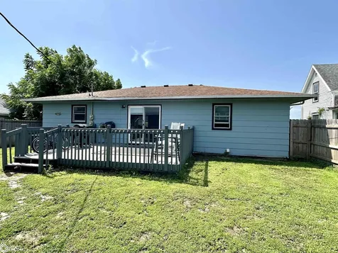 203 E Dallas Street Montezuma IA 50171
