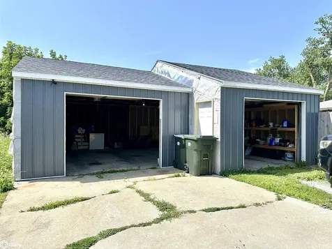 203 E Dallas Street Montezuma IA 50171