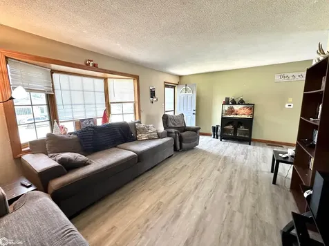 203 E Dallas Street Montezuma IA 50171