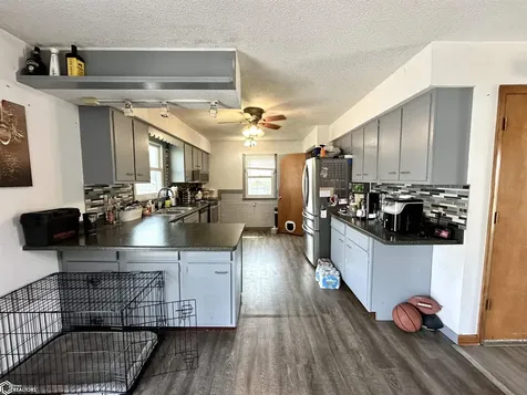 203 E Dallas Street Montezuma IA 50171
