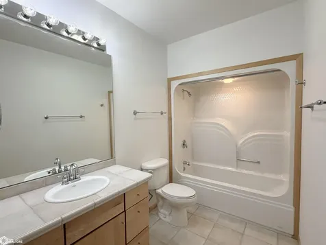 1102 S 12th Avenue W Newton IA 50208