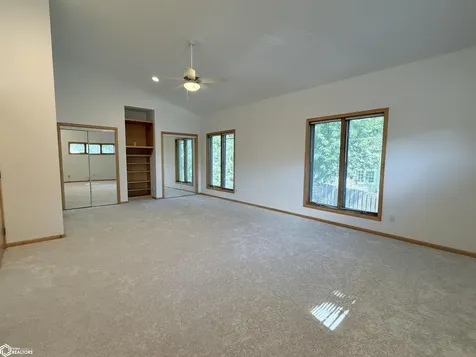 1102 S 12th Avenue W Newton IA 50208