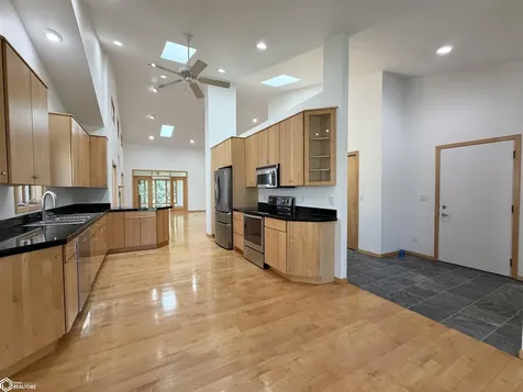 1102 S 12th Avenue W Newton IA 50208