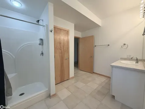 1102 S 12th Avenue W Newton IA 50208