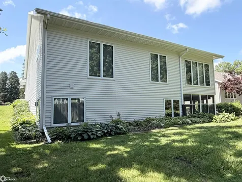 1102 S 12th Avenue W Newton IA 50208