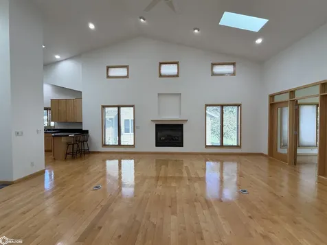 1102 S 12th Avenue W Newton IA 50208