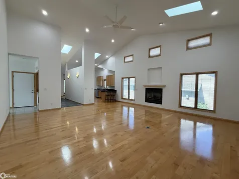 1102 S 12th Avenue W Newton IA 50208