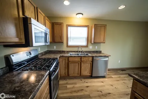 1842 S Rhode Island Court Mason City IA 50401