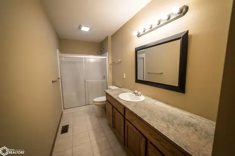 1842 S Rhode Island Court Mason City IA 50401