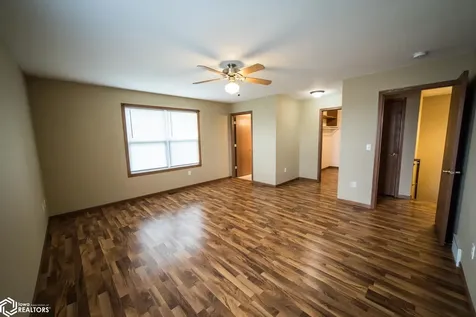 1842 S Rhode Island Court Mason City IA 50401