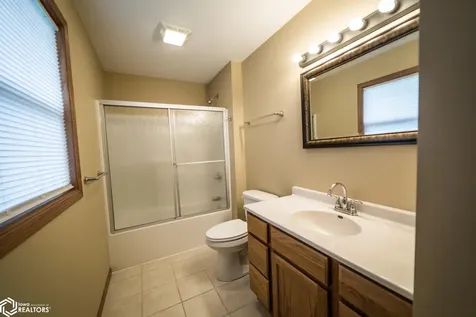 1842 S Rhode Island Court Mason City IA 50401