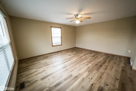 1842 S Rhode Island Court Mason City IA 50401