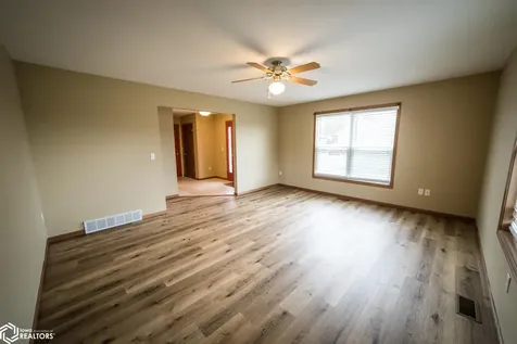 1842 S Rhode Island Court Mason City IA 50401